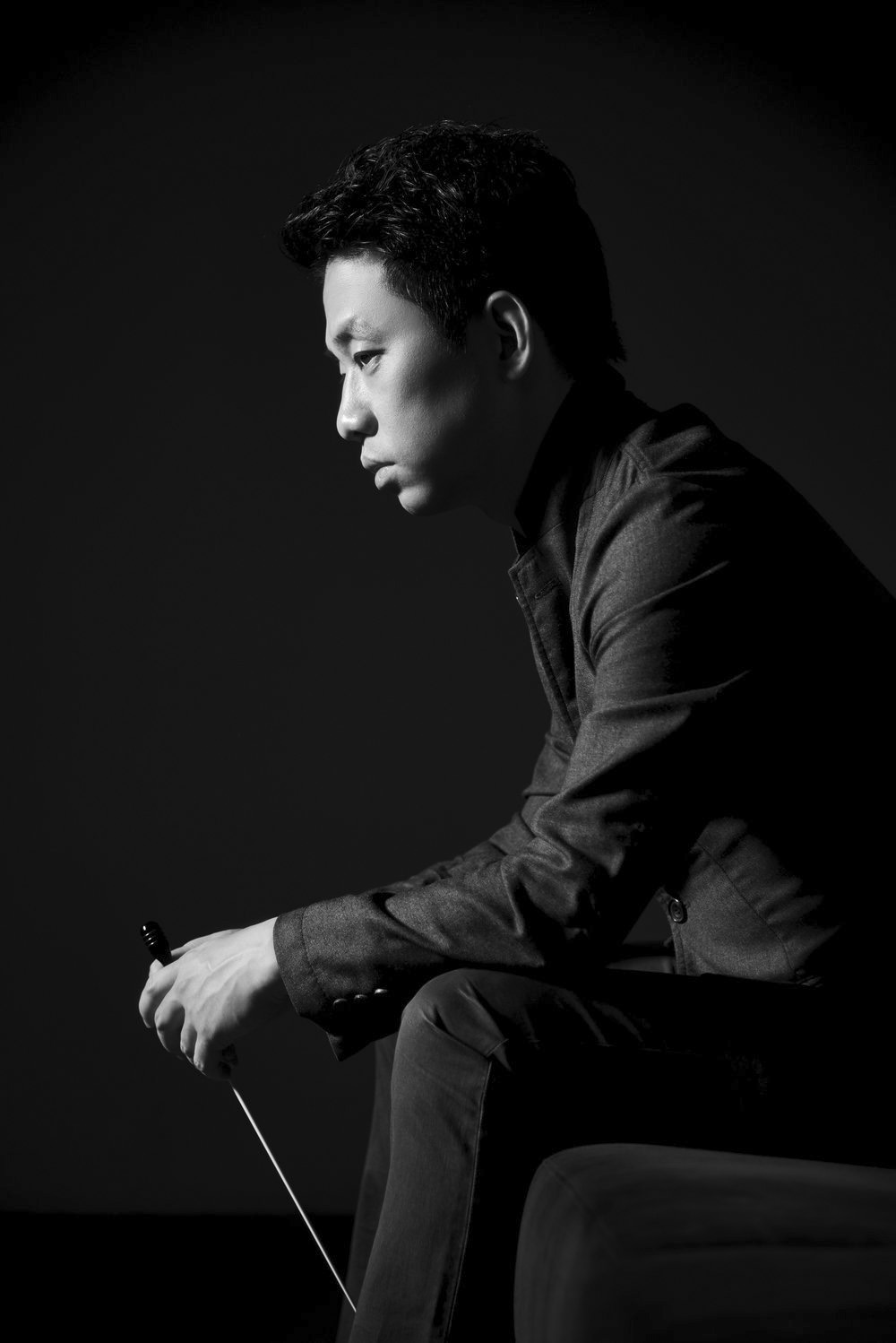 TFurukawa_Headshot+1_Hi.jpg (107 KB)